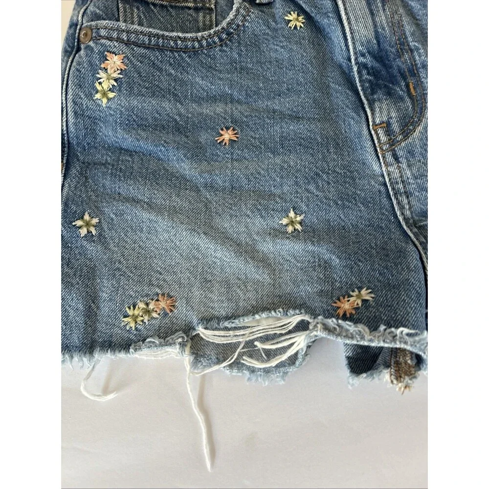 American Eagle Mom Denim Shorts Floral Embroidered Cut Off High Rise Size 00